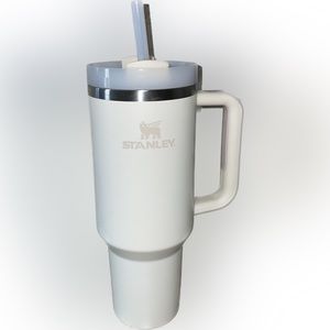 STANLEY EXCLUSIVE THE QUENCHER TUMBLER | 40 OZ CREAM